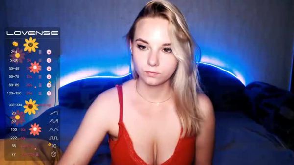 Camgirl Squirting Addy reclines so Elise can eat her pussy Her I cum in her mouth.