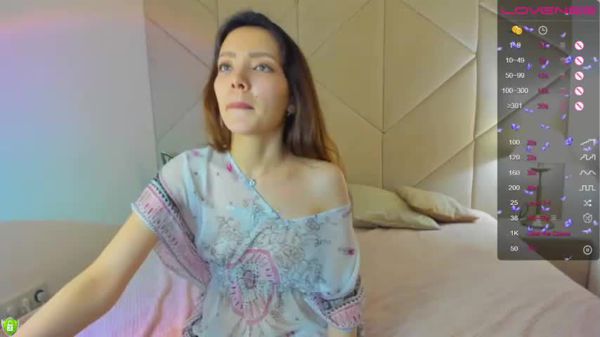 For a person without a dick, she sure seems to know the other tenants, but things get even better. Livejasmin. Om