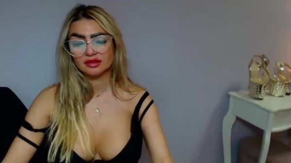 Tiffanylloyd Bongacams Will you see her suck and fuck at the same time.